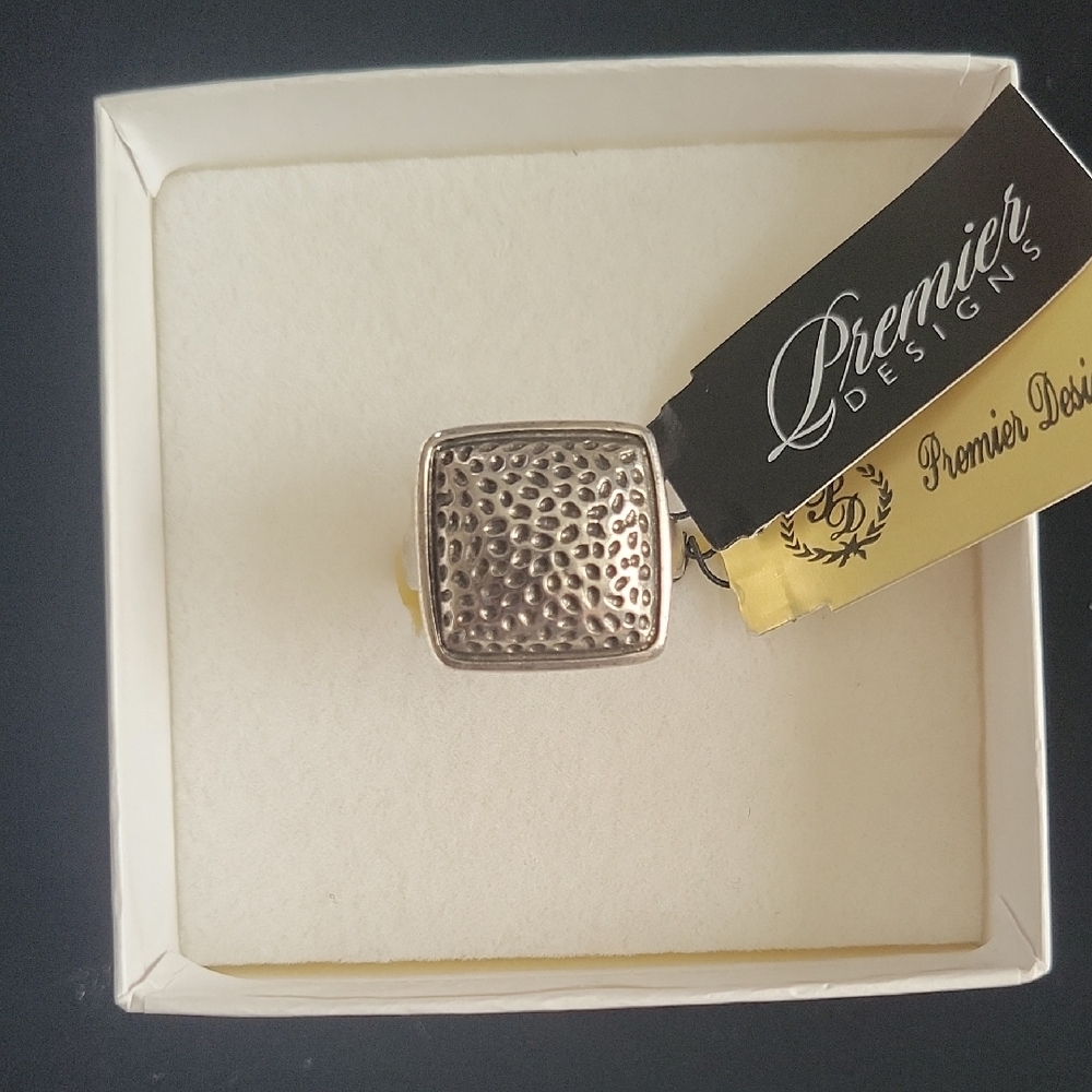 Premier Designs Jewelry "Sophia" Silver Plated Ring, Size 8.
